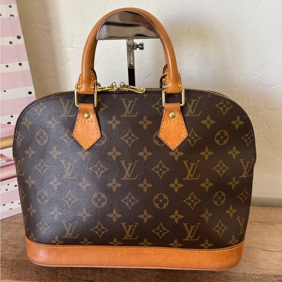 Louis Vuitton Monogram Alma - Picture 1 of 17